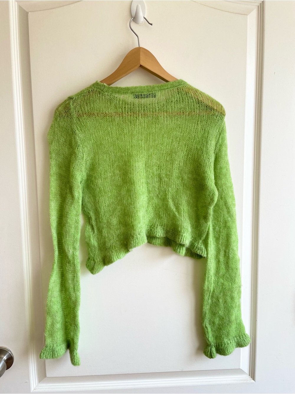 Zara Blogger Favorite Green Fuzzy Cropped Sweater Ruffle Hem Size M - Picture 3 of 6